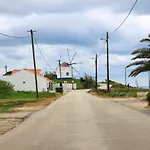 Hébergement de vacances Charming House In With Fireplace *