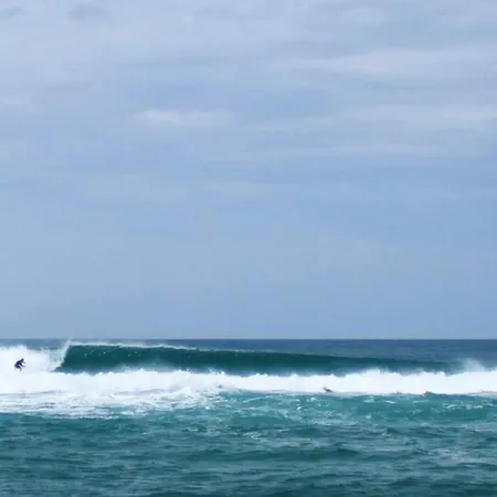 Charming House In With Fireplace نازاريه