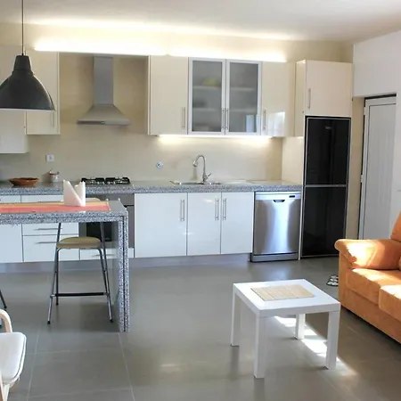 Дом отдыха Charming House In With Fireplace *