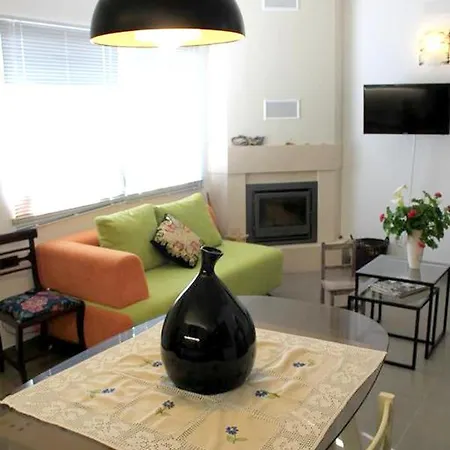 Charming House In With Fireplace Дом отдыха *
