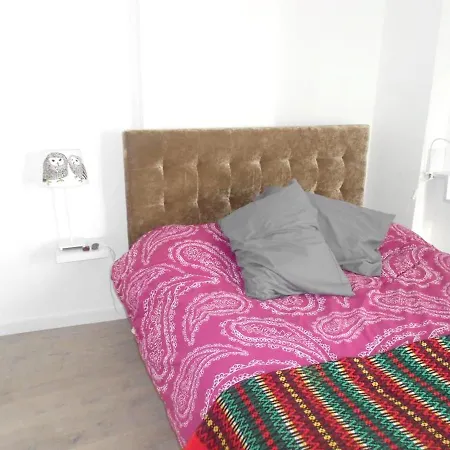 Charming House In With Fireplace Дом отдыха *
