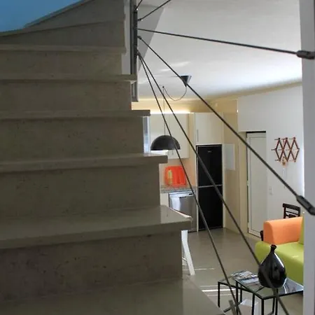 Charming House In With Fireplace بيت للعطل