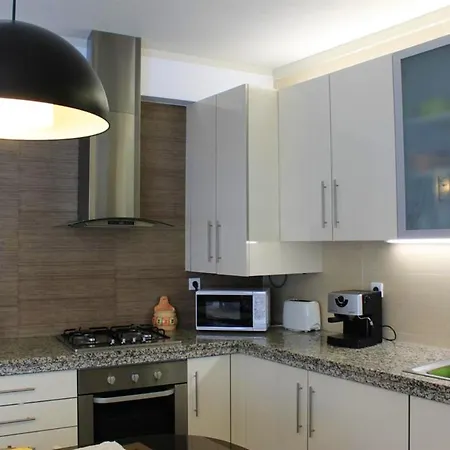 Charming House In With Fireplace بيت للعطل *