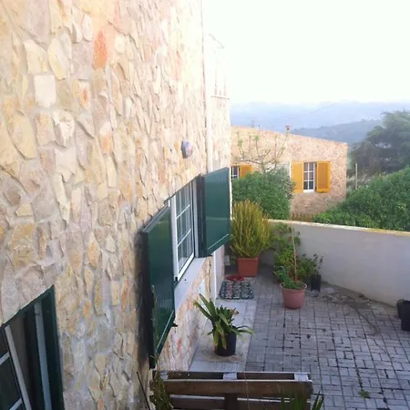 Дом отдыха Charming House In With Fireplace Назаре