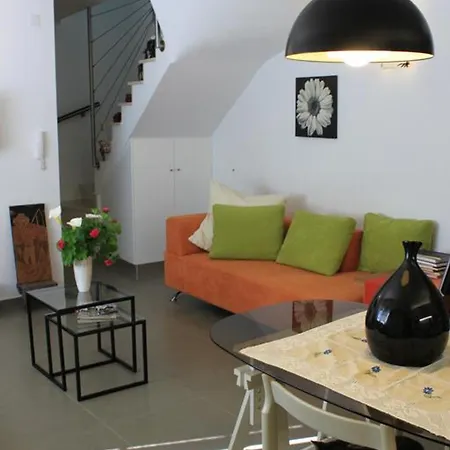 Dom wakacyjny Charming House In With Fireplace *