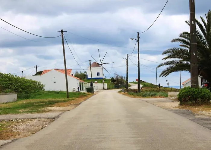 Дом отдыха Charming House In With Fireplace *