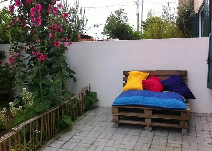 Charming House In With Fireplace * Назаре