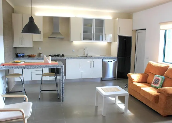 Дом отдыха Charming House In With Fireplace *