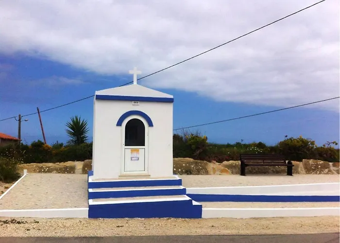 Charming House In With Fireplace * Назаре