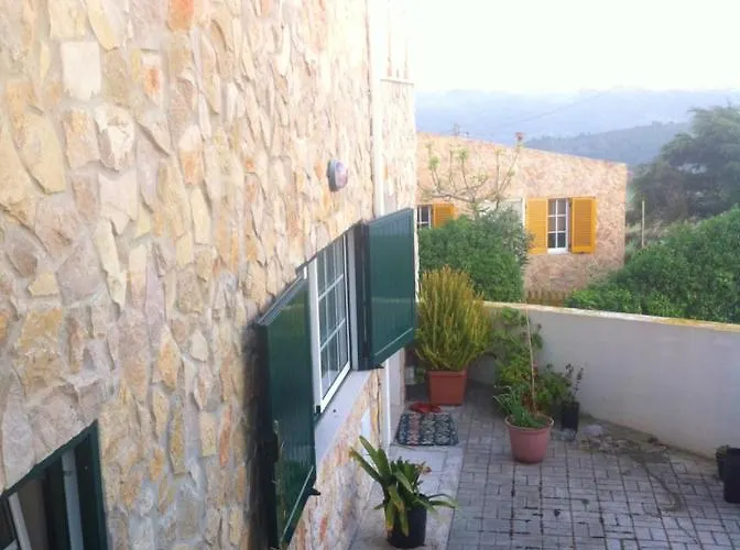 Дом отдыха Charming House In With Fireplace Назаре